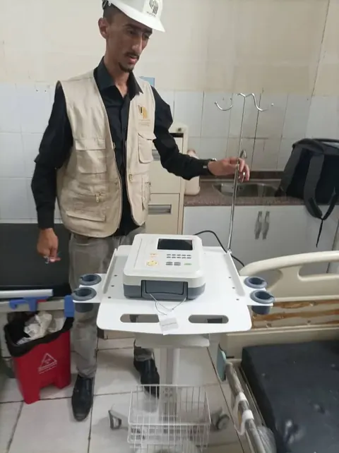 صورة 1 — التركيب والتدريب في مركز الأمومة والطفولة جعار، مديرية خنفر، أبين