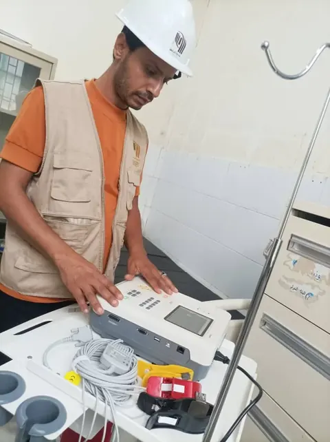 صورة 3 — التركيب والتدريب في مركز الأمومة والطفولة جعار، مديرية خنفر، أبين