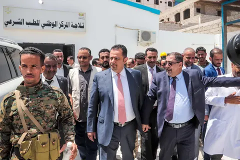 صورة 8 — الجولة أمام إدارة المركز الوطني للطب الشرعي — واجهة المركز
